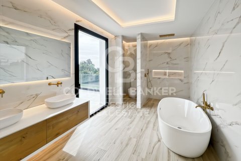 Продажа дома в Сан-Андреу-де-Льяванерес, Барселона, Испания 8 спален, 763м2 №156815 - фото 12