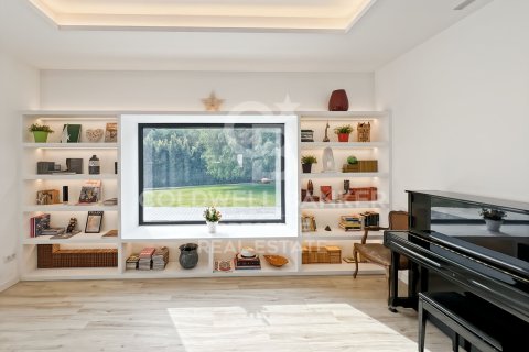 Продажа дома в Сан-Андреу-де-Льяванерес, Барселона, Испания 8 спален, 763м2 №156815 - фото 6