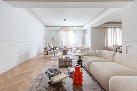 Apartamento en venta en Madrid, España 4 dormitorios, 287 m2 No. 156816 - foto 3