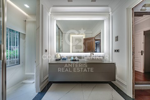 Apartament w Barcelona, Hiszpania 7 sypialni, 450 mkw. nr 156820 – zdjęcie 28