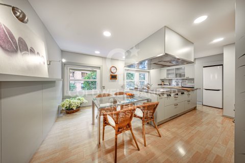 Apartament w Barcelona, Hiszpania 7 sypialni, 450 mkw. nr 156820 – zdjęcie 15