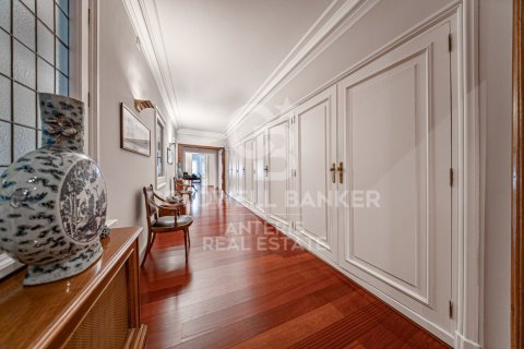 Apartament w Barcelona, Hiszpania 7 sypialni, 450 mkw. nr 156820 – zdjęcie 22