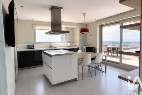 Apartment for rent in Madrid, Spain 3 bedrooms, 189 sq.m. No. 193487 - photo 8