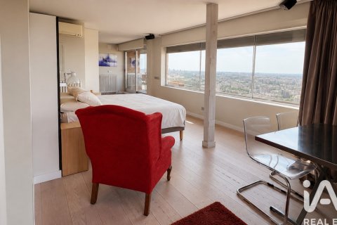 Apartment for rent in Madrid, Spain 3 bedrooms, 189 sq.m. No. 193487 - photo 10