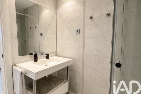 Apartment for rent in Madrid, Spain 3 bedrooms, 189 sq.m. No. 193487 - photo 18