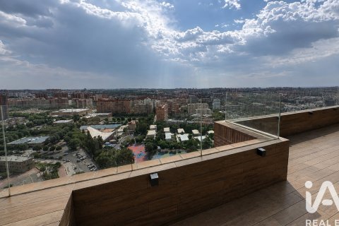 Apartment for rent in Madrid, Spain 3 bedrooms, 189 sq.m. No. 193487 - photo 19