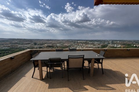 Apartment for rent in Madrid, Spain 3 bedrooms, 189 sq.m. No. 193487 - photo 3