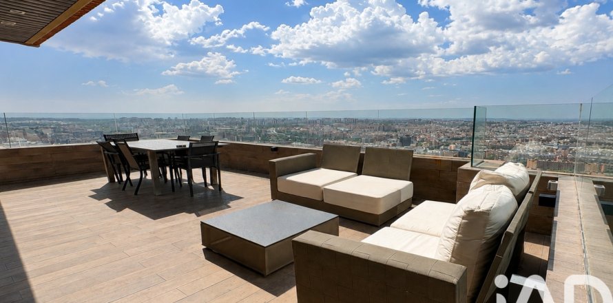 Apartment in Madrid, Spain 3 bedrooms, 189 sq.m. No. 193487