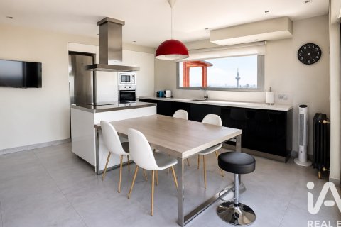 Apartment for rent in Madrid, Spain 3 bedrooms, 189 sq.m. No. 193487 - photo 7