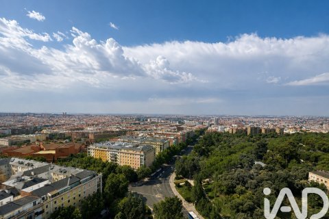Apartment for rent in Madrid, Spain 3 bedrooms, 189 sq.m. No. 193487 - photo 2