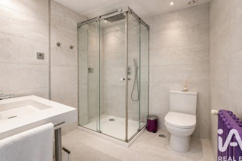 Apartment for rent in Madrid, Spain 3 bedrooms, 189 sq.m. No. 193487 - photo 17