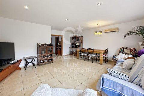 House for sale in Vic, Barcelona, Spain 4 bedrooms, 251 sq.m. No. 157136 - photo 4