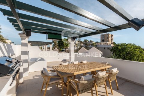 Tvåvåningslägenhet i Marbella, Malaga, Spanien 3 sovrum, 241 kvm. Nr. 157139