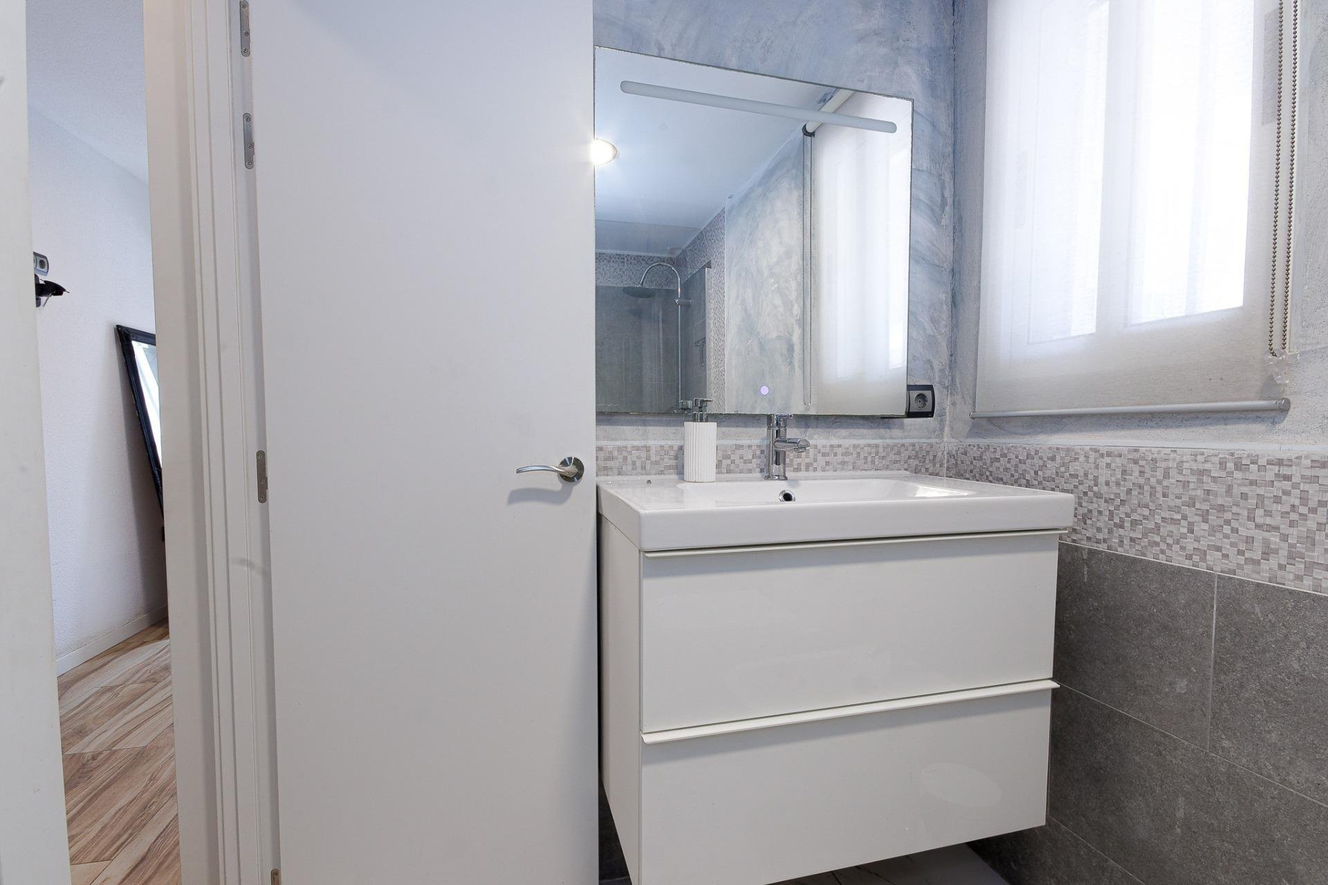 Apartment à Torrevieja, Alicante, Espagne 1 chambre, 73 m2 No. 173838