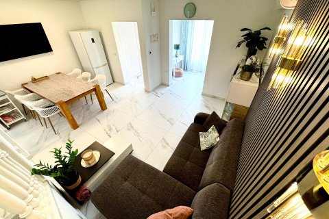 Dúplex en venta en Torrevieja, Alicante, España 2 dormitorios, 65 m2 No. 173839 - foto 2