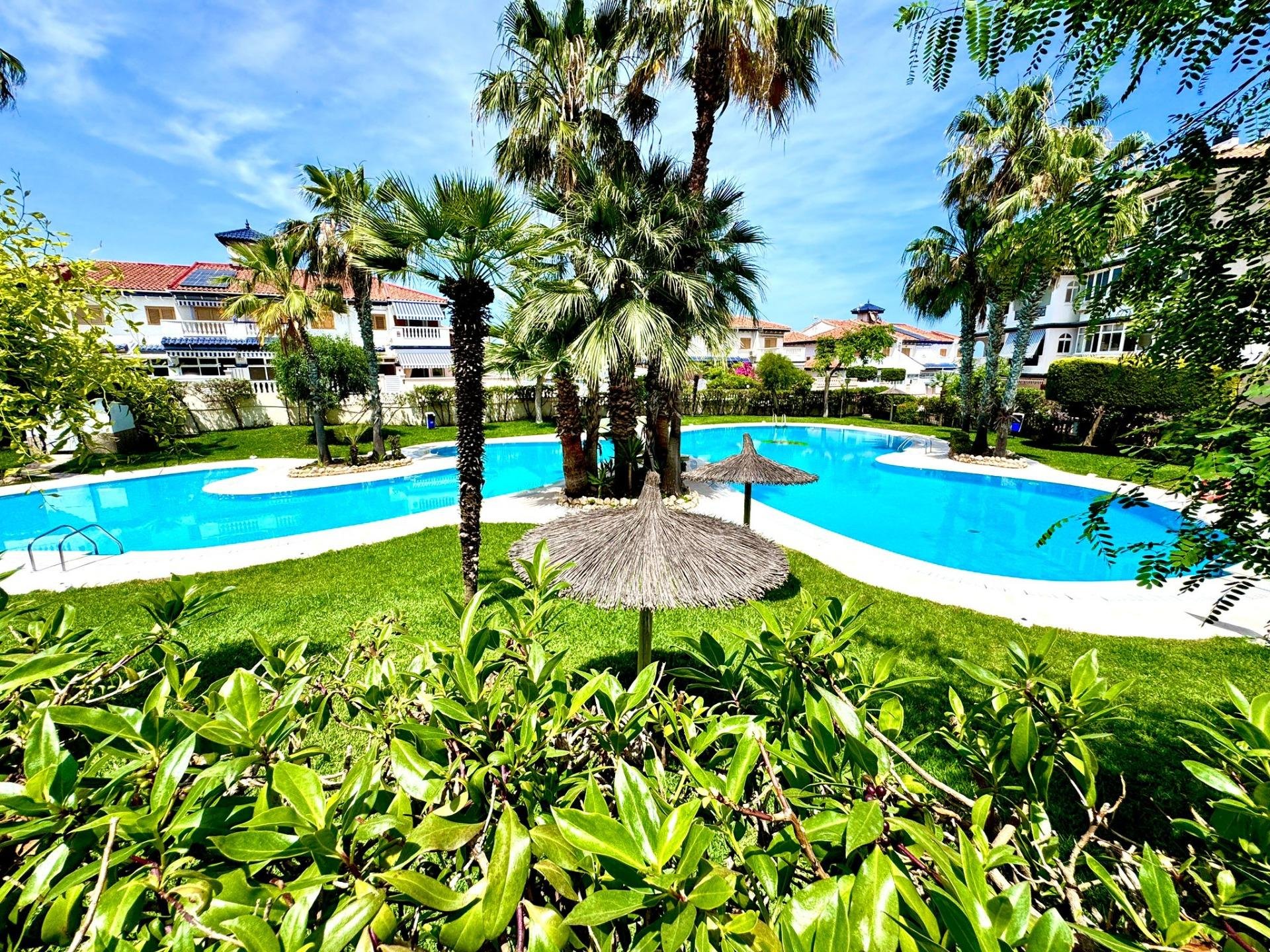 Duplex a Torrevieja, Alicante, Spagna 2 camere da letto, 65 mq. N° 173839