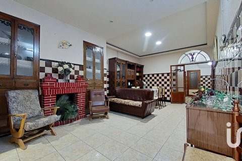 Kaupunkipientalo myytävänä Vila-real, Castellon, Espanja, 4 makuuhuonetta, 200 m2 No. 153298 - kuva 2