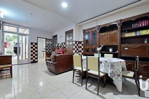 Kaupunkipientalo myytävänä Vila-real, Castellon, Espanja, 4 makuuhuonetta, 200 m2 No. 153298 - kuva 16