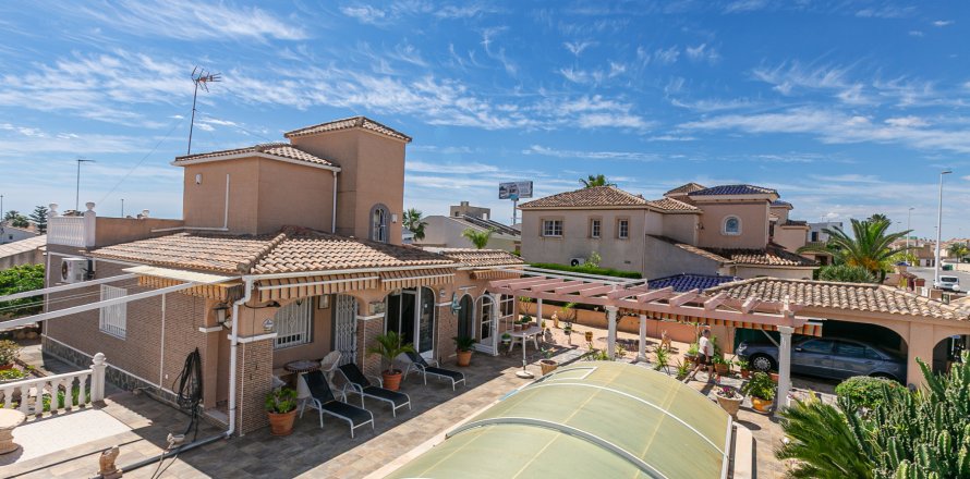Huvila La Zenia, Alicante, Espanja 4 makuuhuonetta, 158 m2 No. 189538