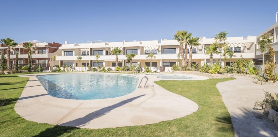 Bungalow à Torrevieja, Alicante, Espagne 2 chambres, 100 m2 No. 142478