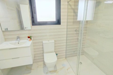 Villa till salu i Pinar De Campoverde, Alicante, Spanien 3 sovrum, 116 kvm. Nr. 75482 - foto 13