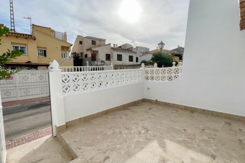 Kaupunkipientalo myytävänä Los Balcones, Alicante, Espanja, 3 makuuhuonetta, 78 m2 No. 143659 - kuva 4