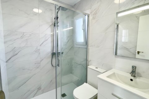 Kaupunkipientalo myytävänä Los Balcones, Alicante, Espanja, 3 makuuhuonetta, 78 m2 No. 143659 - kuva 8