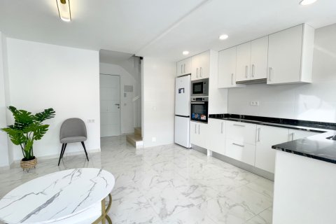 Kaupunkipientalo myytävänä Los Balcones, Alicante, Espanja, 3 makuuhuonetta, 78 m2 No. 143659 - kuva 2