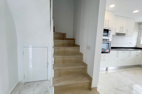 Kaupunkipientalo myytävänä Los Balcones, Alicante, Espanja, 3 makuuhuonetta, 78 m2 No. 143659 - kuva 19