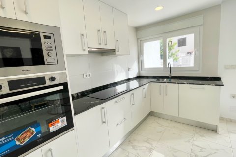 Kaupunkipientalo myytävänä Los Balcones, Alicante, Espanja, 3 makuuhuonetta, 78 m2 No. 143659 - kuva 6