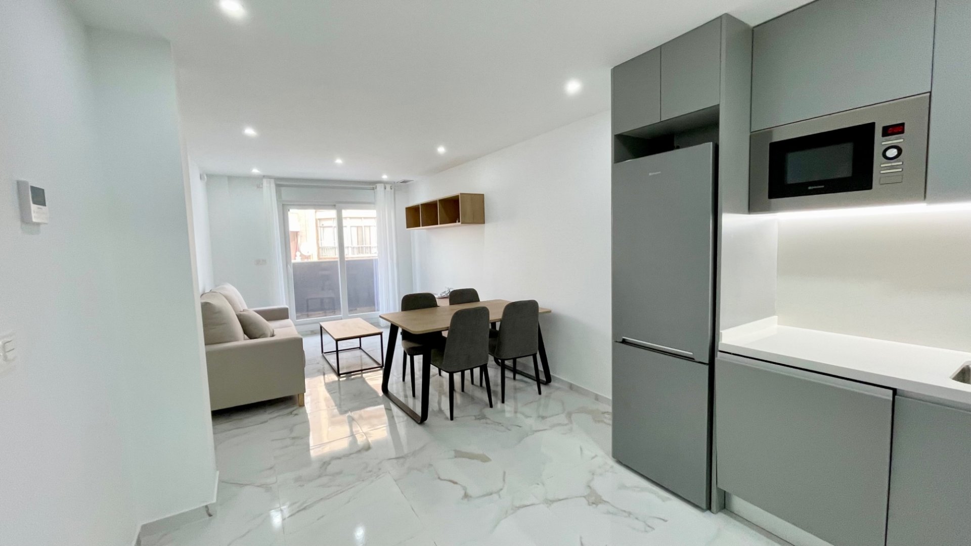 Apartment in Torrevieja, Alicante, Spain 2 bedrooms, 75 sq.m. No. 143660