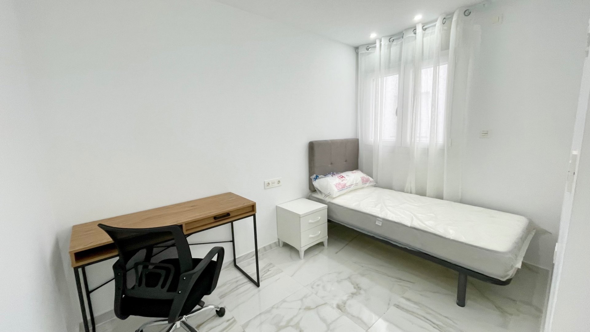 Apartment in Torrevieja, Alicante, Spain 2 bedrooms, 75 sq.m. No. 143660