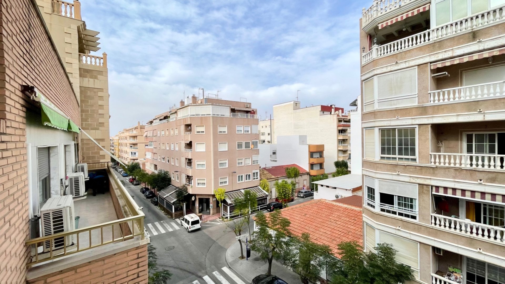 Apartment in Torrevieja, Alicante, Spain 2 bedrooms, 75 sq.m. No. 143660