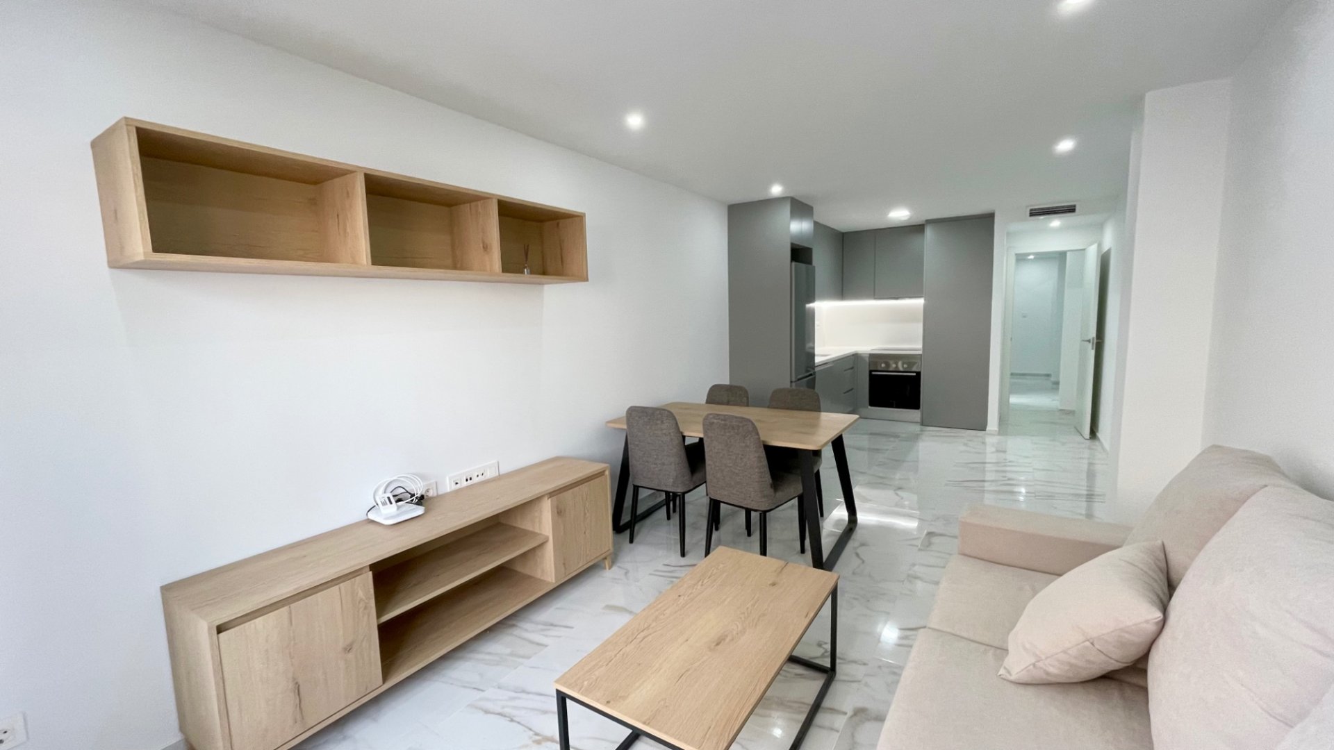 Apartment in Torrevieja, Alicante, Spain 2 bedrooms, 75 sq.m. No. 143660