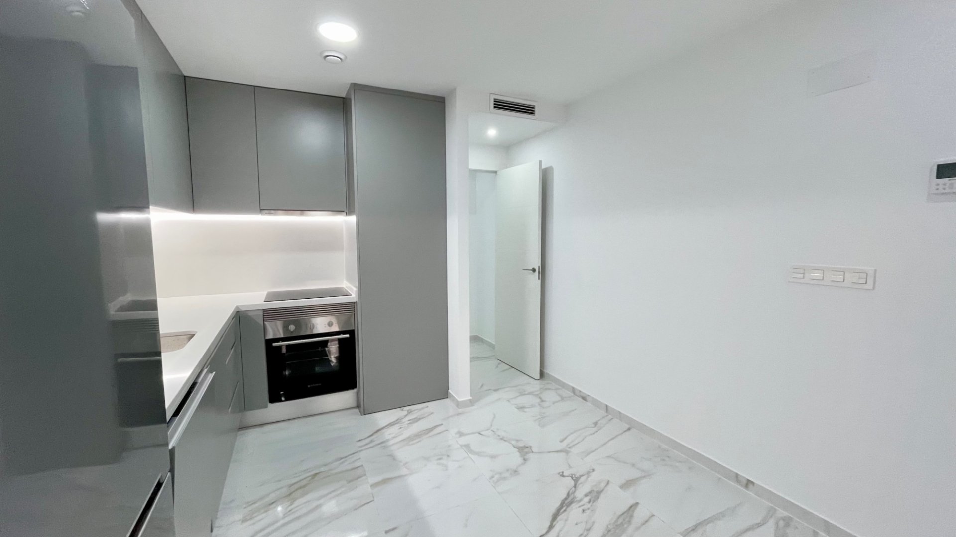 Apartment in Torrevieja, Alicante, Spain 2 bedrooms, 75 sq.m. No. 143660