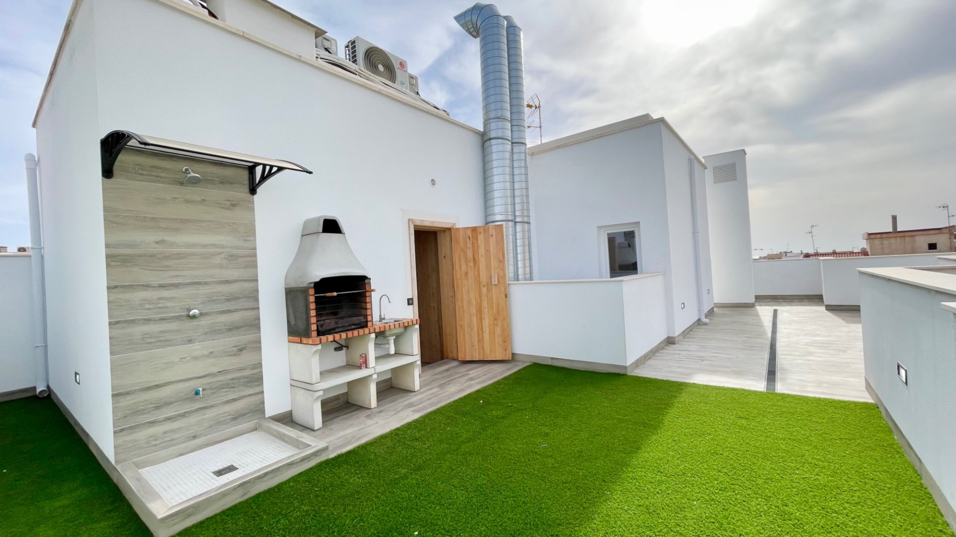 Apartment in Torrevieja, Alicante, Spain 2 bedrooms, 75 sq.m. No. 143660