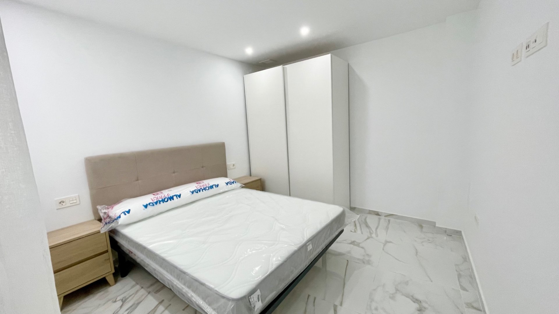 Apartment in Torrevieja, Alicante, Spain 2 bedrooms, 75 sq.m. No. 143660