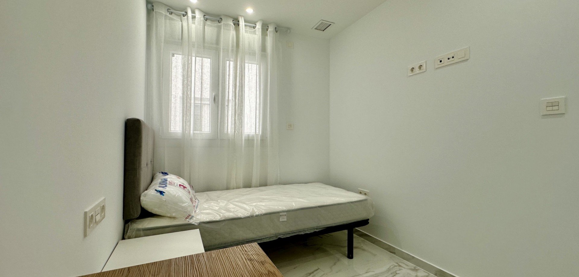 Apartment in Torrevieja, Alicante, Spain 2 bedrooms, 75 sq.m. No. 143661