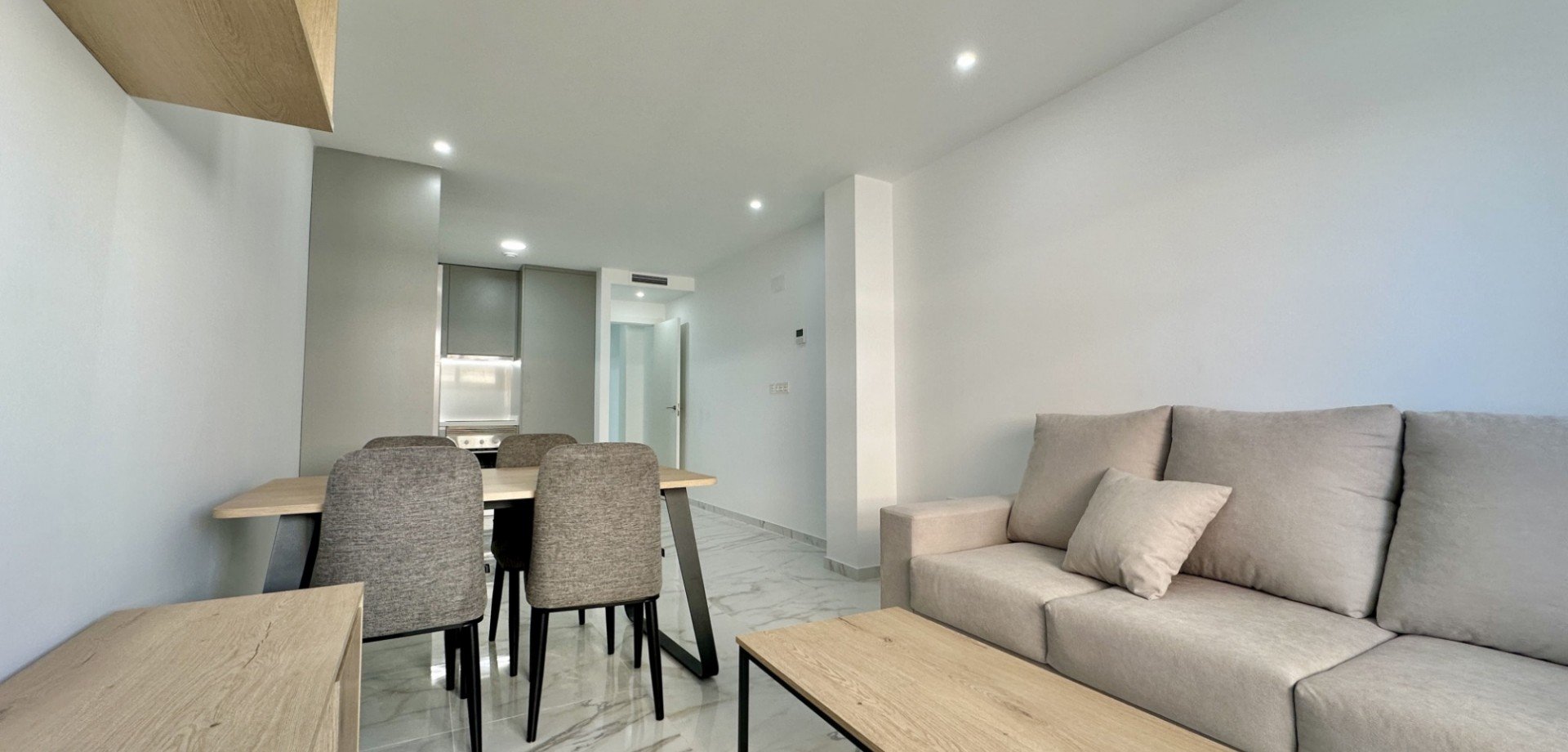 Apartment in Torrevieja, Alicante, Spain 2 bedrooms, 75 sq.m. No. 143661