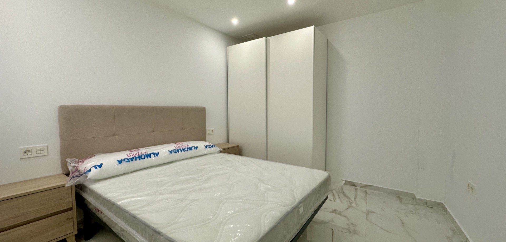 Apartment in Torrevieja, Alicante, Spain 2 bedrooms, 75 sq.m. No. 143661