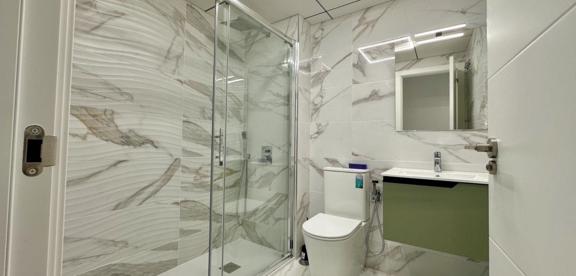 Apartment in Torrevieja, Alicante, Spain 2 bedrooms, 75 sq.m. No. 143661