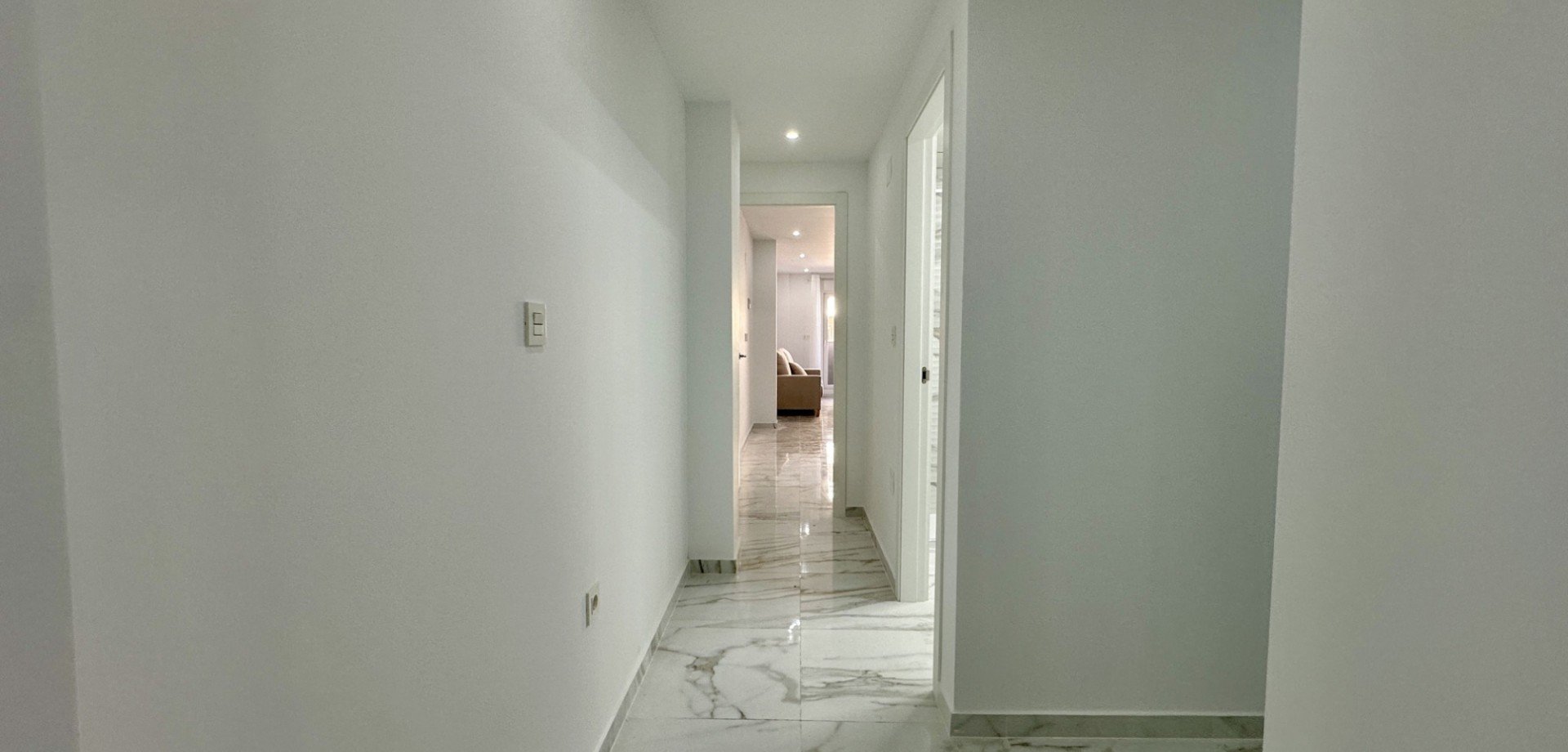 Apartment in Torrevieja, Alicante, Spain 2 bedrooms, 75 sq.m. No. 143661
