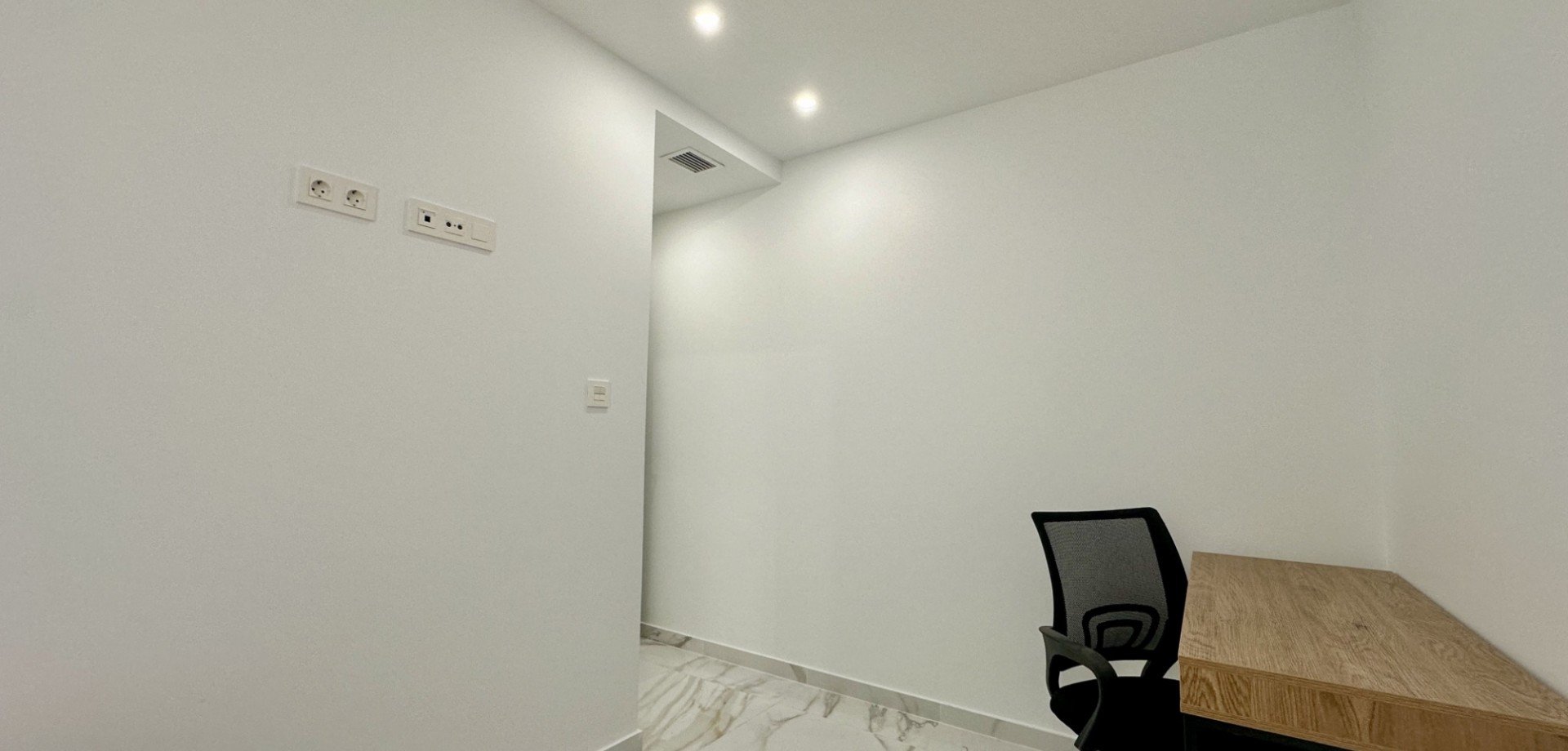 Apartment in Torrevieja, Alicante, Spain 2 bedrooms, 75 sq.m. No. 143661