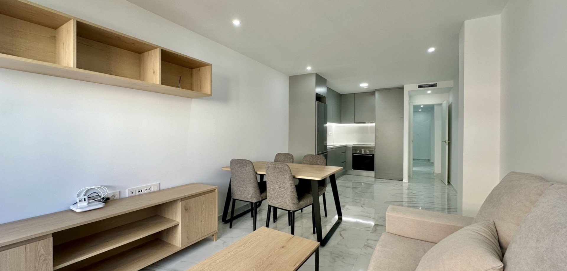 Apartment in Torrevieja, Alicante, Spain 2 bedrooms, 75 sq.m. No. 143661