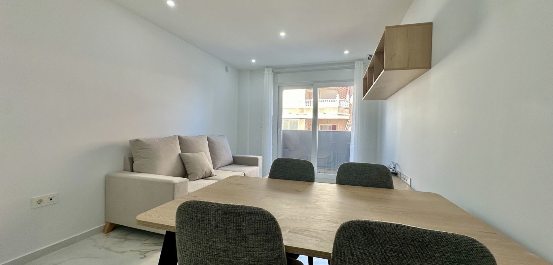 Apartment in Torrevieja, Alicante, Spain 2 bedrooms, 75 sq.m. No. 143661