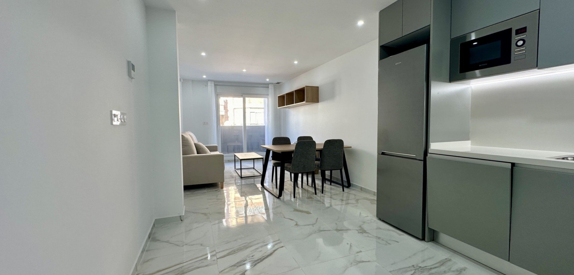Apartment in Torrevieja, Alicante, Spain 2 bedrooms, 75 sq.m. No. 143661