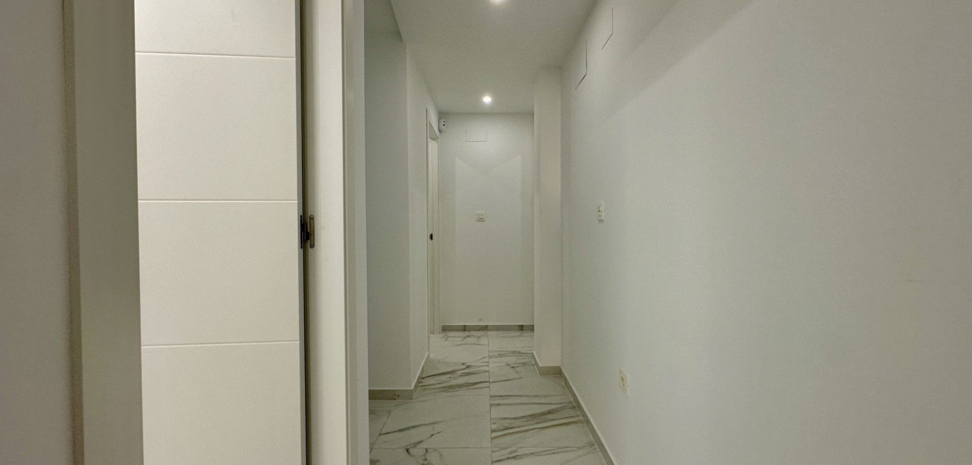 Apartment in Torrevieja, Alicante, Spain 2 bedrooms, 75 sq.m. No. 143661