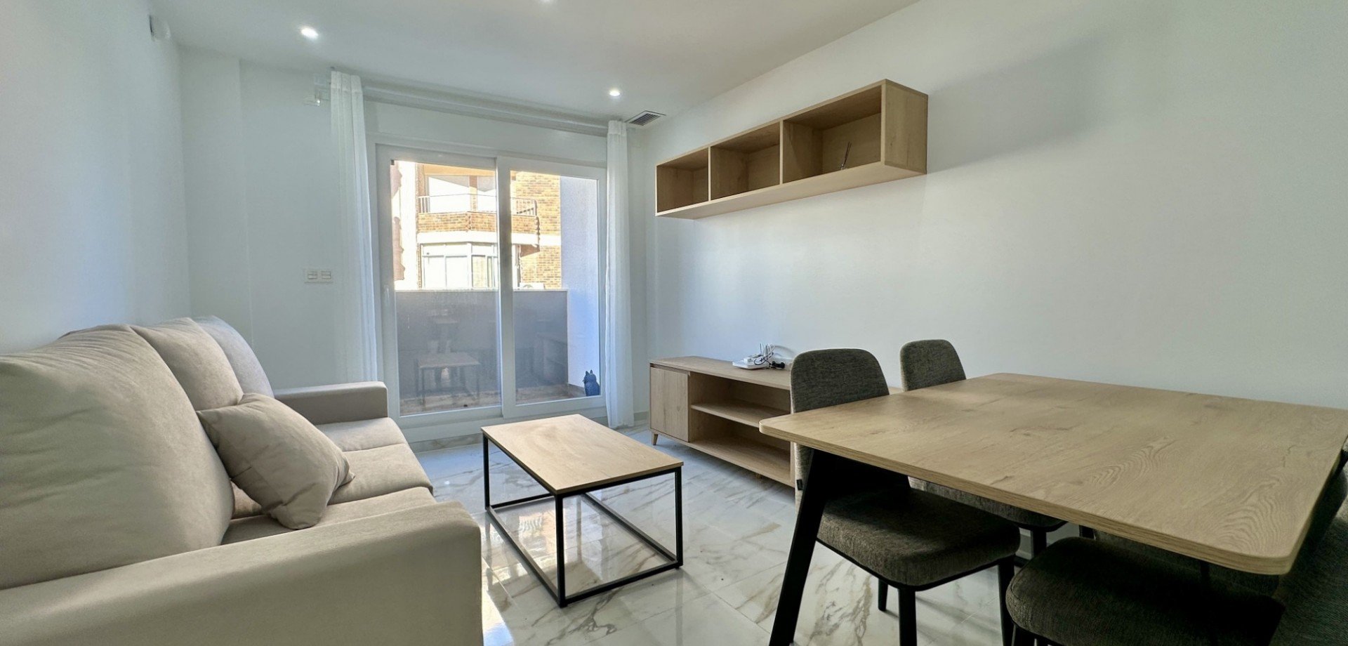 Apartment in Torrevieja, Alicante, Spain 2 bedrooms, 75 sq.m. No. 143661