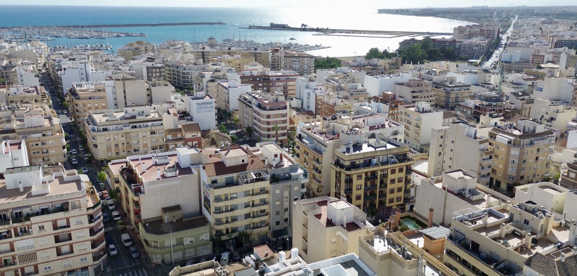 Apartment in Torrevieja, Alicante, Spain 2 bedrooms, 75 sq.m. No. 143661