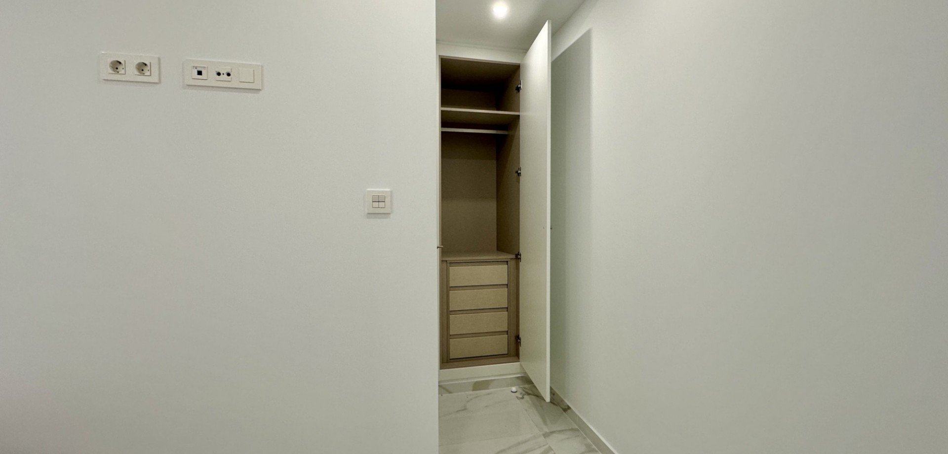 Apartment in Torrevieja, Alicante, Spain 2 bedrooms, 75 sq.m. No. 143661